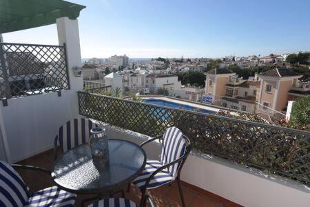 Amplio Apartamento Con Piscina Cerca De La Playa 네르하 외부 사진