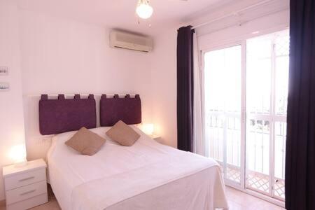 Amplio Apartamento Con Piscina Cerca De La Playa 네르하 외부 사진