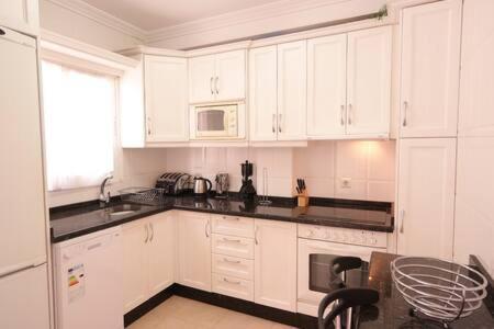 Amplio Apartamento Con Piscina Cerca De La Playa 네르하 외부 사진