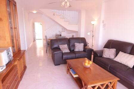 Amplio Apartamento Con Piscina Cerca De La Playa 네르하 외부 사진
